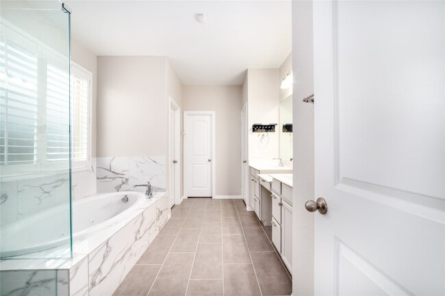 Building Photo - 18235 Winding Willow Oak Way