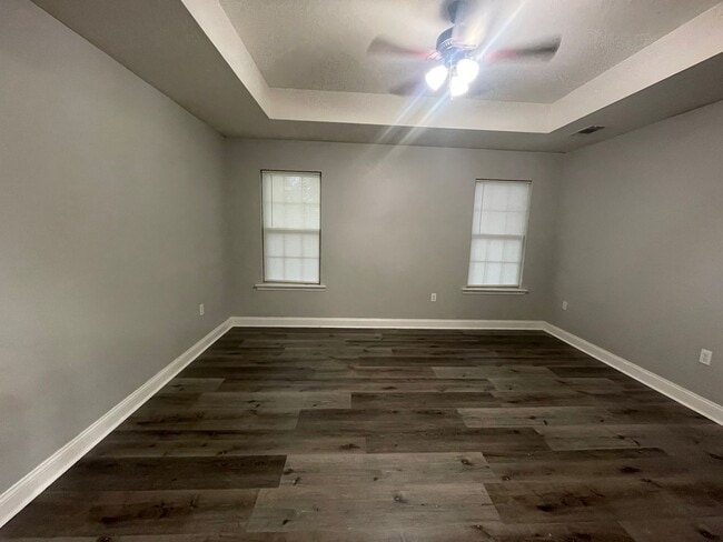 Building Photo - 3BR/2BA Located in Miller Farms Subdivision Across from MAFB!