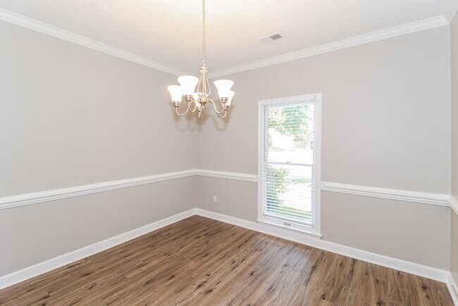 Building Photo - 2443 Minda Path