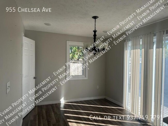 Building Photo - 955 Chelsea Ave