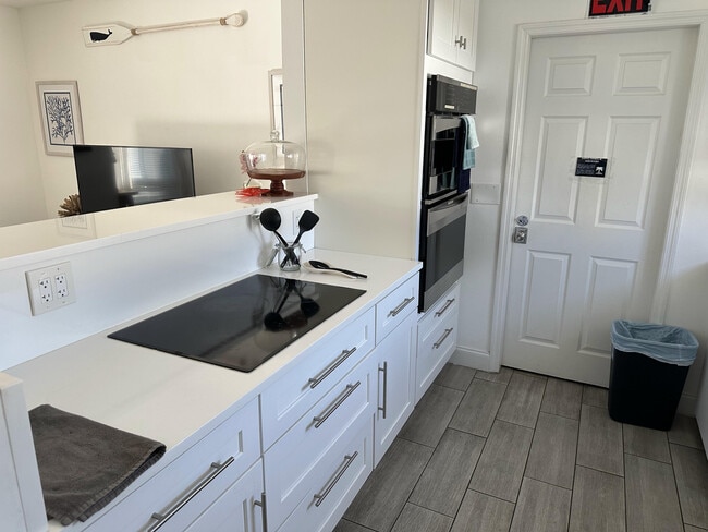 Building Photo - 1258 Beach Rd