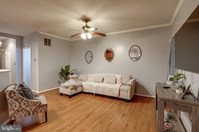 Building Photo - 8 Peppermint Dr