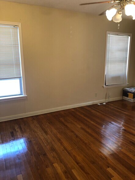 Bedroom - 1529 Woodland Dr