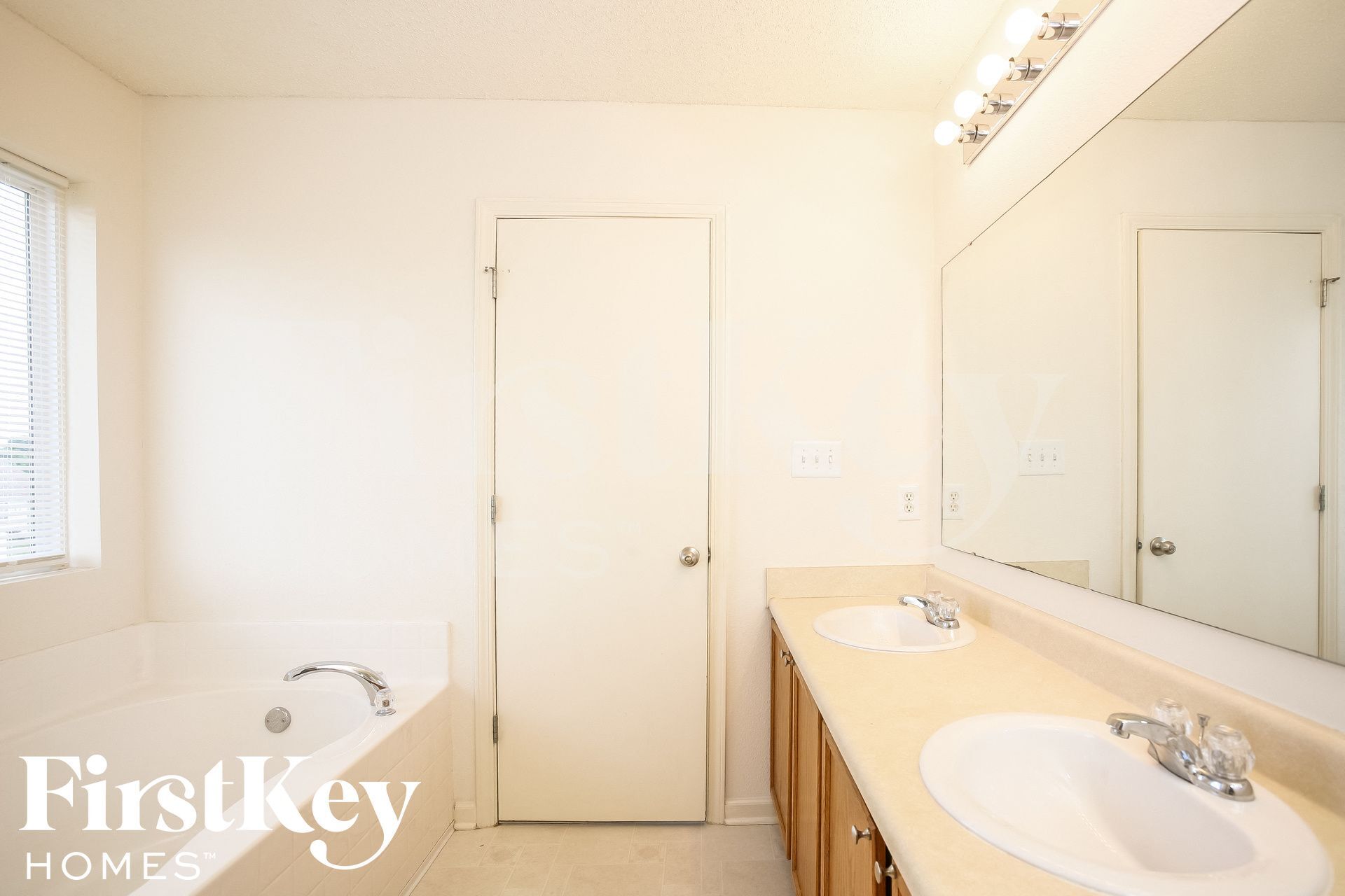 Building Photo - 5555 Wild Horse Dr