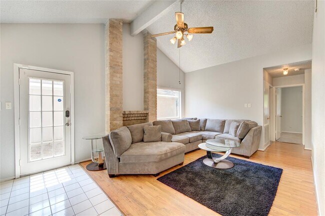 Building Photo - 23419 Summer Pine Dr