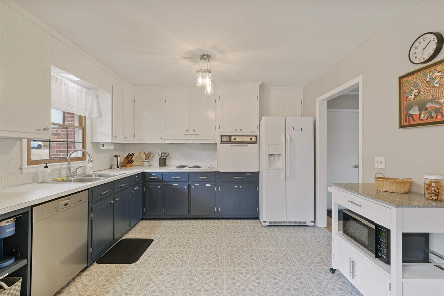 Building Photo - 5110 Pine Trail Dr