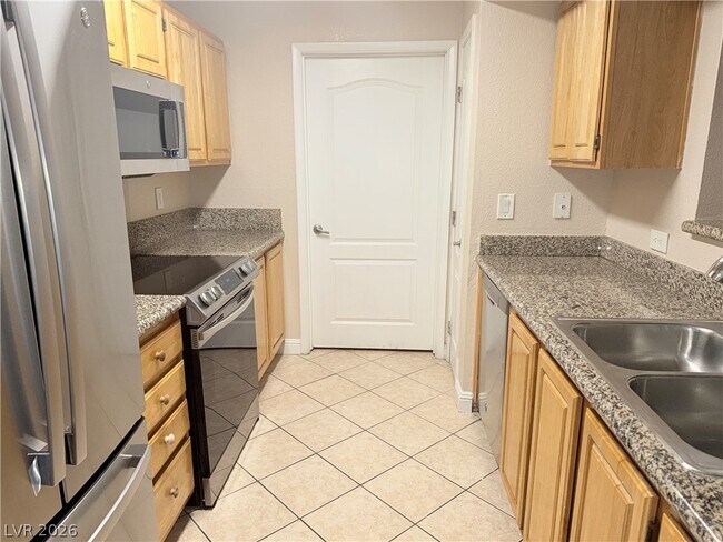 Building Photo - 5055 W Hacienda Ave