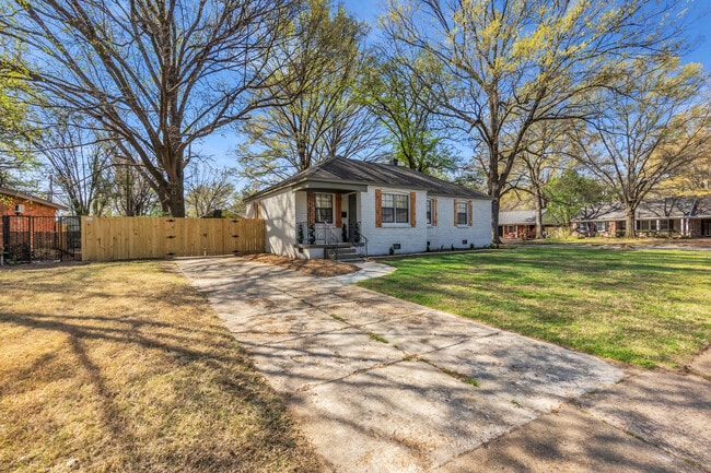 Building Photo - 4895 Helene Rd