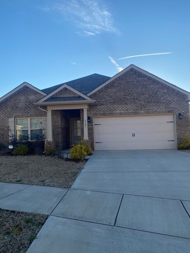 Building Photo - 6501 Jacaranda Dr NW