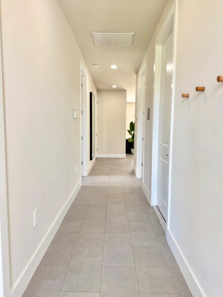 Building Photo - 2504 Leda Ave S