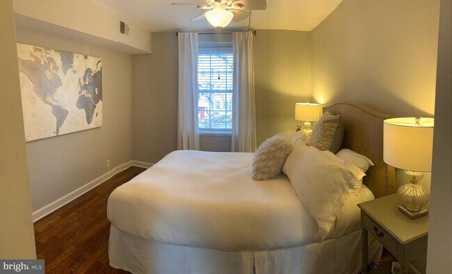 Building Photo - 2961 S Columbus St