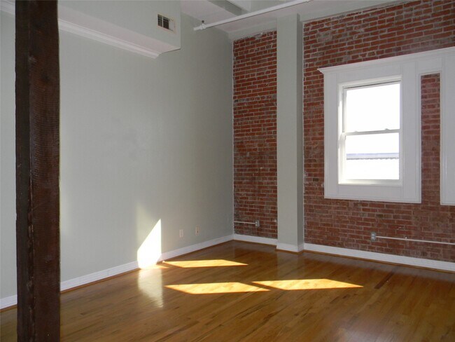 Building Photo - 100 20th St