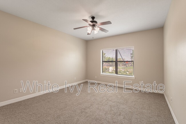 Building Photo - 2121 Normal Park Dr