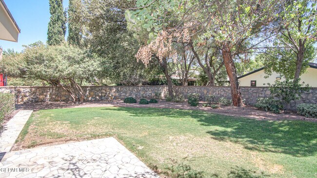 Building Photo - 612 Willow Glen Dr