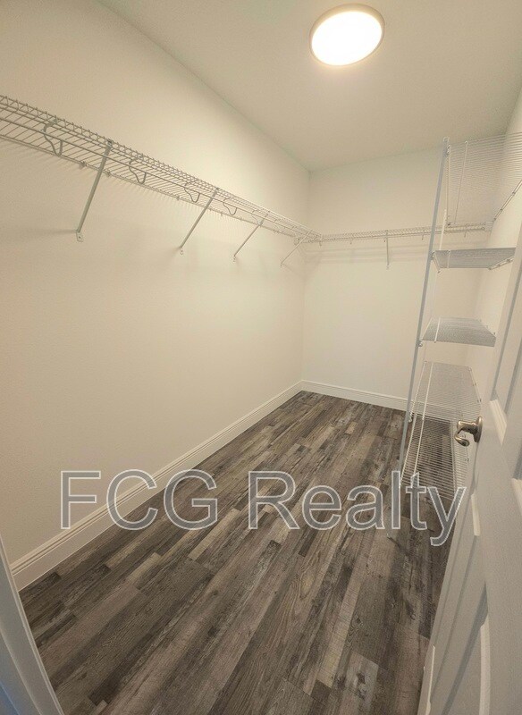 Building Photo - 8027 N Independence Way