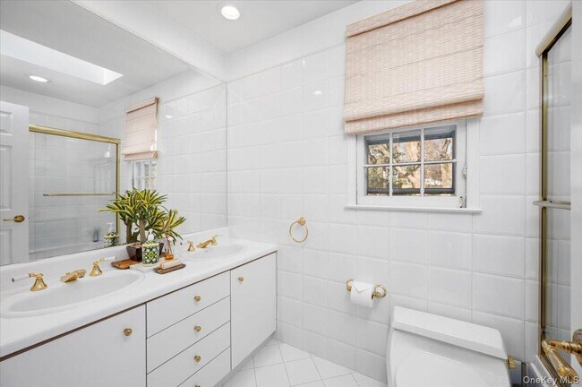 Building Photo - 9 Cherry Ln