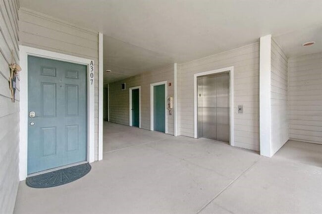 Building Photo - 12800 Melville Dr