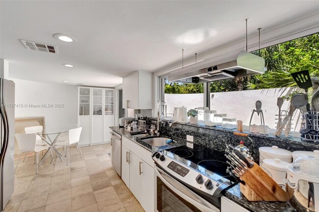 Building Photo - 4410 Brighton Pl