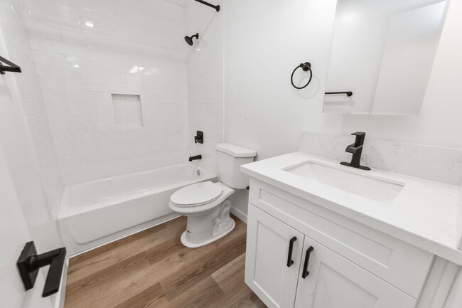 Interior Photo - The Noble