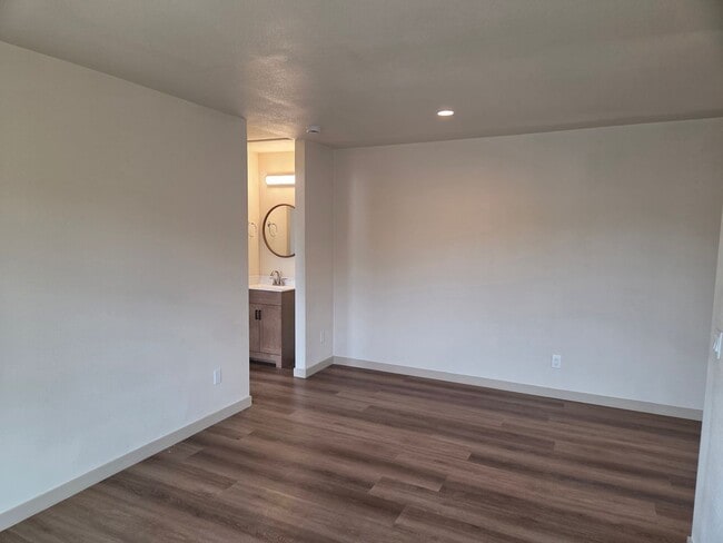 Building Photo - 1805 James Pl