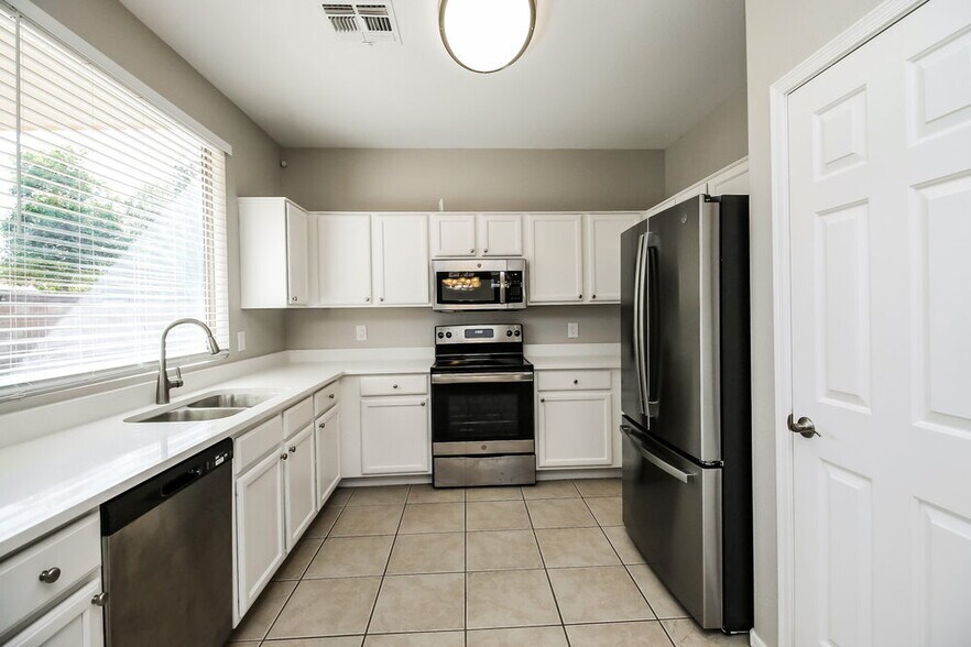 Building Photo - 1931 S Noble