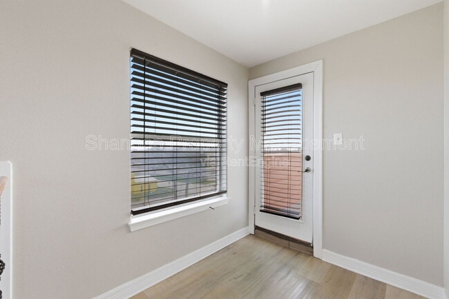Building Photo - 408 Eichwurzel Ln