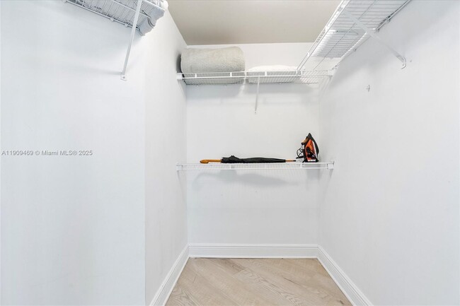 Building Photo - 16699 Collins Ave