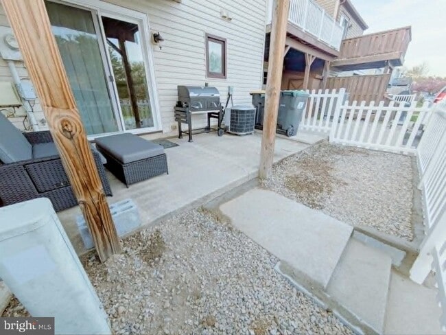 Building Photo - 229 E Green Valley Cir