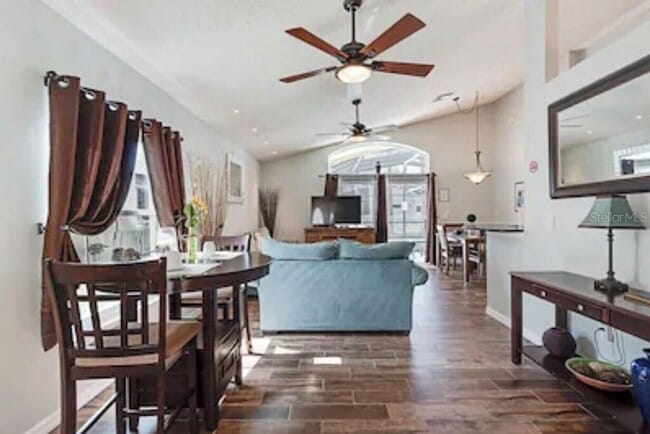 Building Photo - 768 Majesty Dr