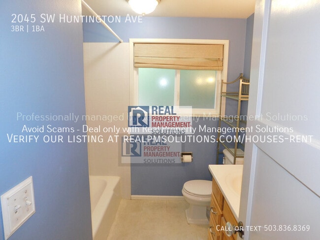 Building Photo - 2045 SW Huntington Ave