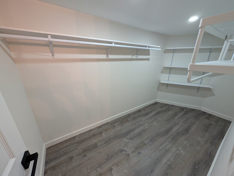 Building Photo - 1601 Faro Dr