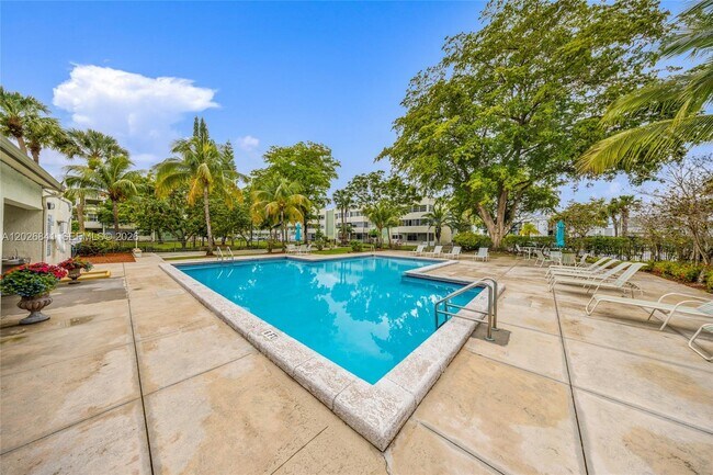 Building Photo - 6075 N Sabal Palm Blvd
