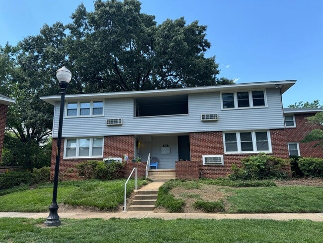 Building Photo - Updated Village District Condo in Raleigh