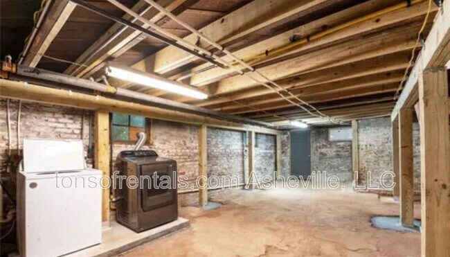Building Photo - 30 Caledonia Rd
