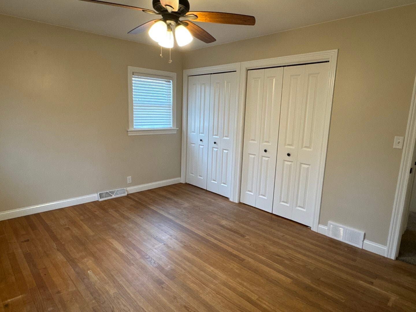 Building Photo - 233 Manor Dr