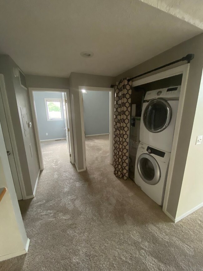 Building Photo - Bloomington 2 Bedroom / 2 Bath Condo - CLO...