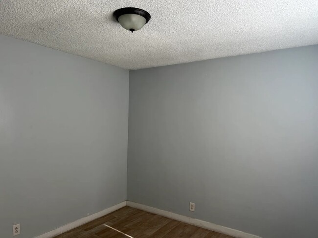 Building Photo - 9318 Victoria Ave