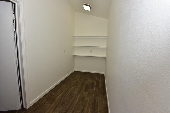 Building Photo - 7605 Carriage Dr