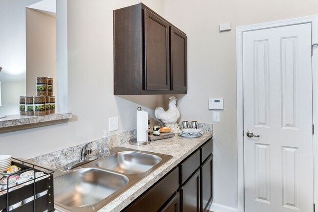 Building Photo - 1605-105 Gilmore Park Ave