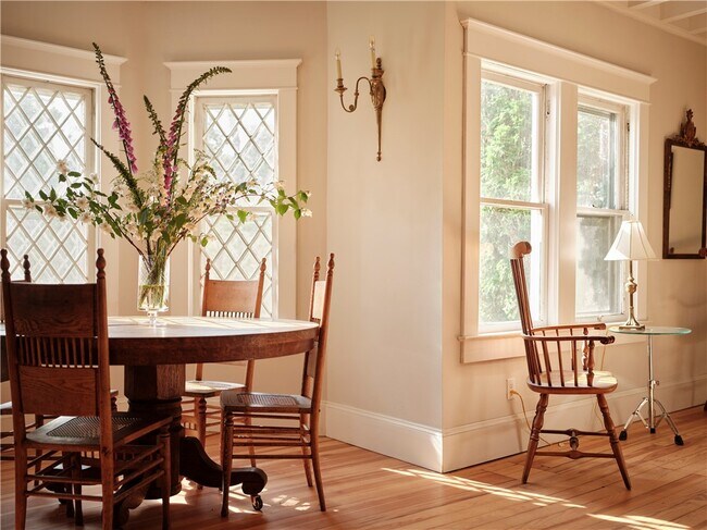 Building Photo - 38 Lake St