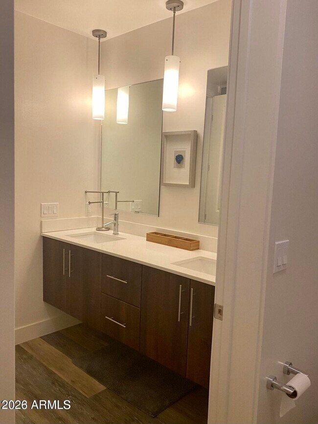 Building Photo - 7300 E Earll Dr