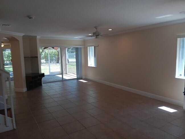 Building Photo - 4983 Pinemore Ln