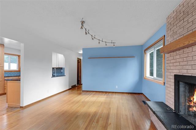 Building Photo - 411 Redwood Dr