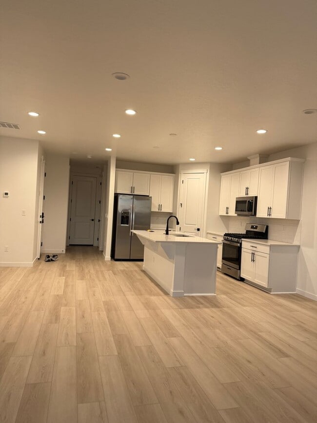 Building Photo - Modern Townhouse for Rent in Desirable Star - 3 Bedroom and 2.5 Bathroom