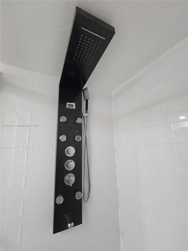 Building Photo - 7400 Radice Ct