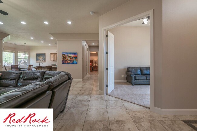Building Photo - Minimally Furnished home in Little Valley!