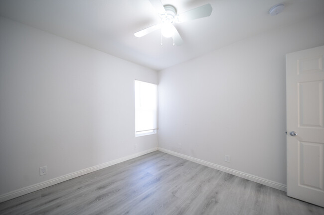 Building Photo - 120 E Shady Grove Dr