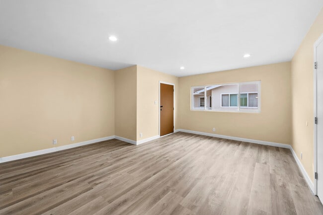 Building Photo - 4317 W 120th St