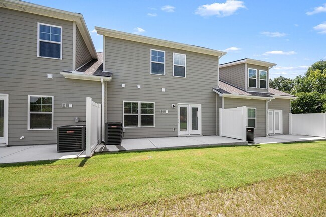 Building Photo - Park Place Townhome!