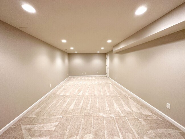 Building Photo - 6 Savannah Hill Dr